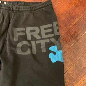 Free city sweatpants